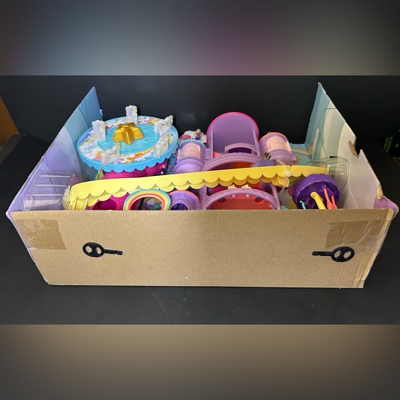 Polly Pocket Rainbow Funland Theme Park Playset - Picture 8 of 8